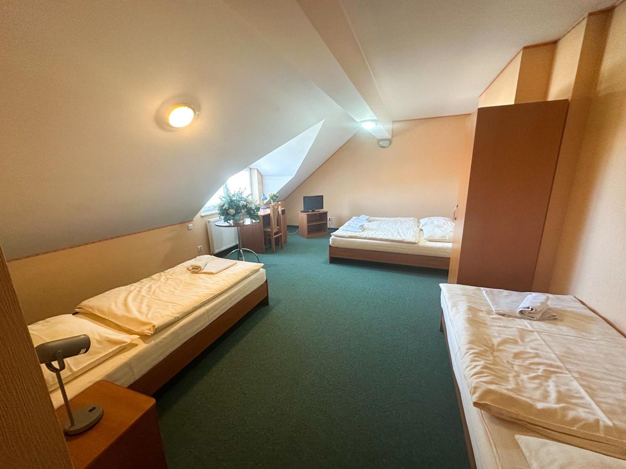 Hotel Arkadia Klecza Gorna Экстерьер фото